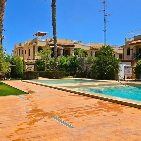 Vista Nova: Urbanizacion Con Piscina Torrevieja