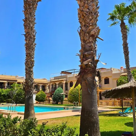 Vista Nova: Urbanizacion Con Piscina *