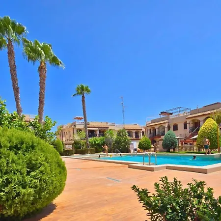 Vista Nova: Urbanizacion Con Piscina Torrevieja