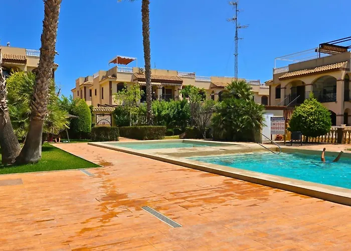 Vista Nova: Urbanizacion Con Piscina Torrevieja