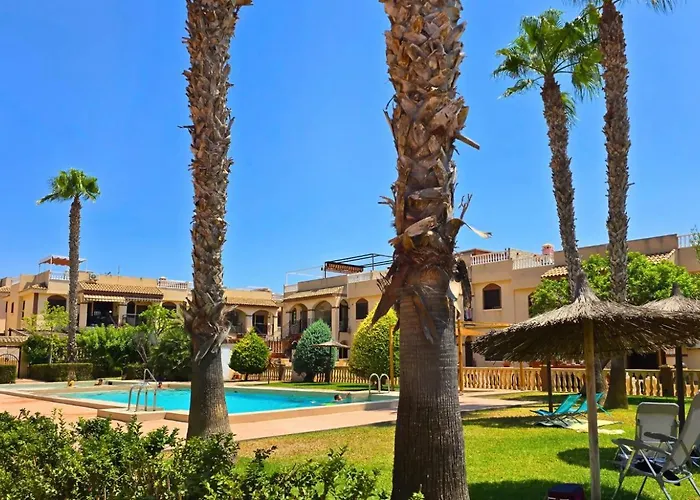 Vista Nova: Urbanizacion Con Piscina *